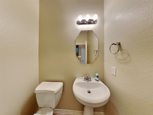 Building Photo - 1101 Shadow Glenn Dr