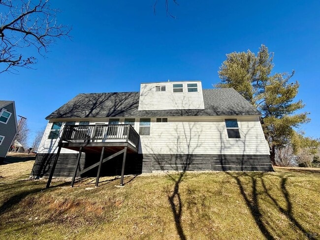Building Photo - 630 Selene St