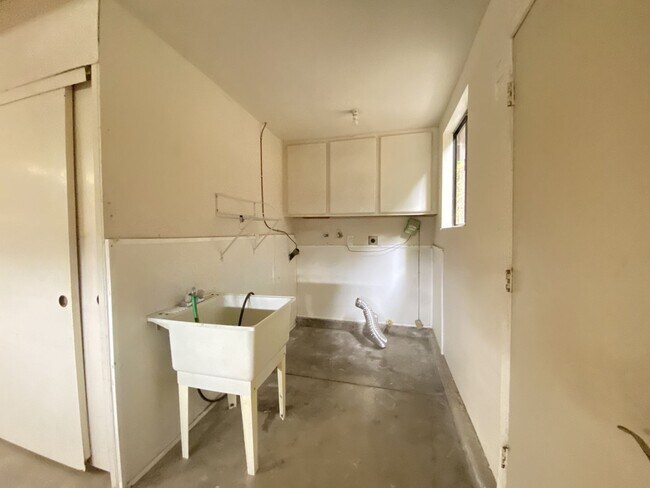 Building Photo - Spacious Home in La Costa with Nice View!!