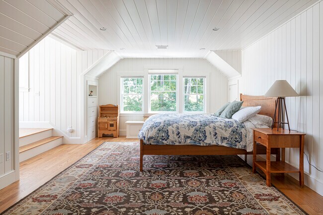 Building Photo - 2 Oak Knoll Rd