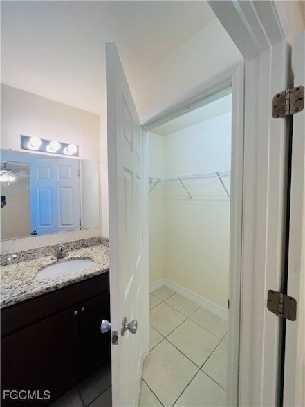 Building Photo - 3022 SE Santa Barbara Pl