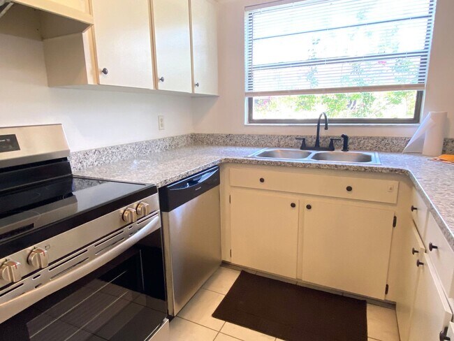 Building Photo - 1/1 Updated Condo In Heart Of Ocala