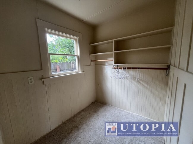 Building Photo - 204 Hollister Ave