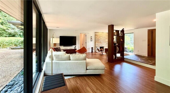 Building Photo - 1904 Lenox Rd NE