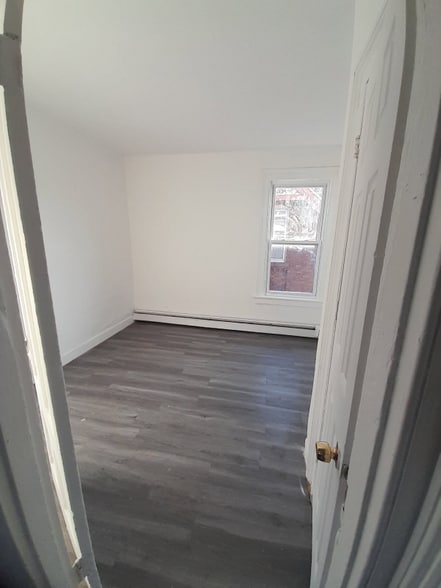 Building Photo - 120 Babcock St