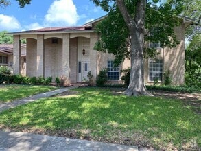 Building Photo - 4 Bedroom Home with Pool!