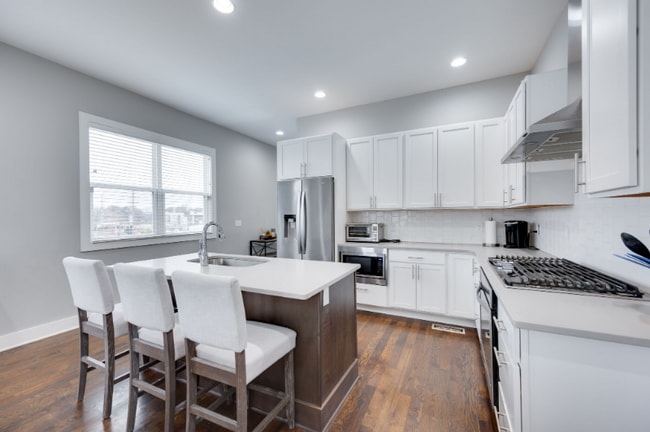Building Photo - 338 Vivelle Ave