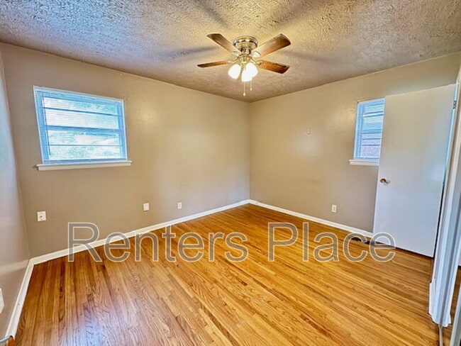 Building Photo - 5611 S Rockford Ave