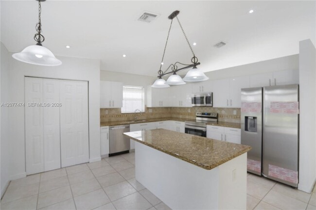 Building Photo - 13950 SW 155th Ct