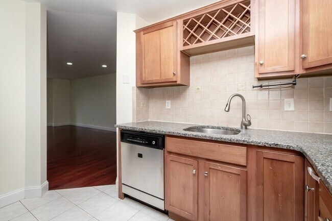 Building Photo - 120 Wyllis Ave