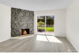 Building Photo - 3 Bed 2 Bathroom Edmonds Condo!