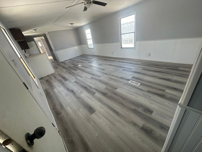 Building Photo - Discover your new HOME! 3 Bedroom, 2 Bath Mobile Home in Yorktowne