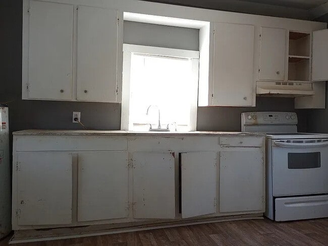 Building Photo - 3 Bedroom 1 Bathroom