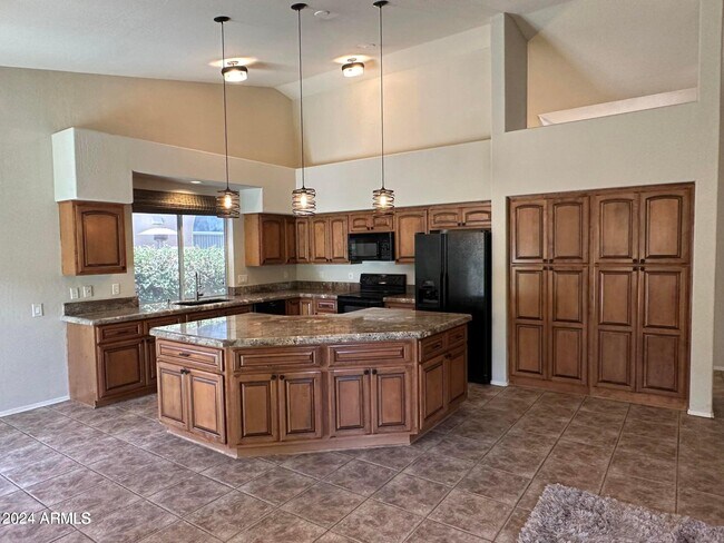 Building Photo - 2301 E Beachcomber Dr