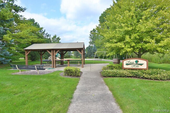 Building Photo - 3288 Hickory Dr