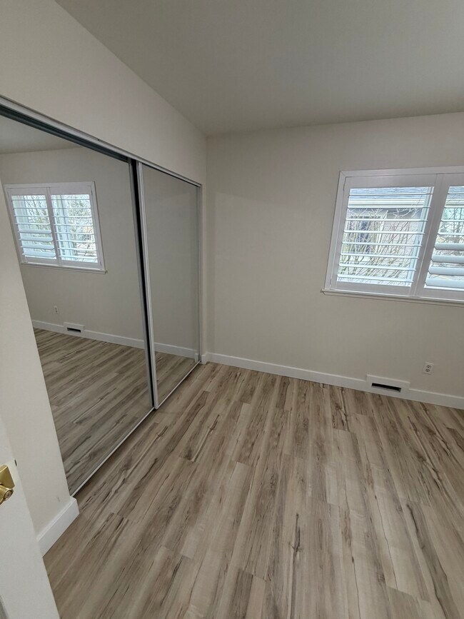 Building Photo - 4656 N Pearl St