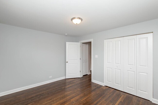 Building Photo - 6807 N Ridge Blvd