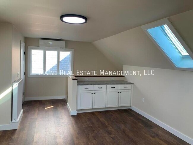 Building Photo - 2478 US-2
