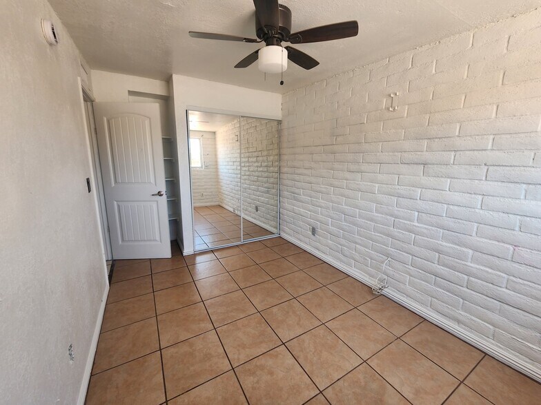 Building Photo - 6995 E Lurlene Dr