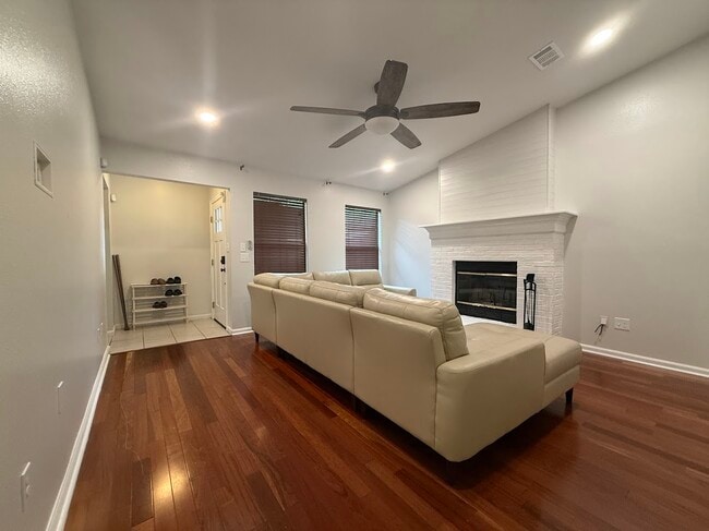 Building Photo - 2026 Rob Way