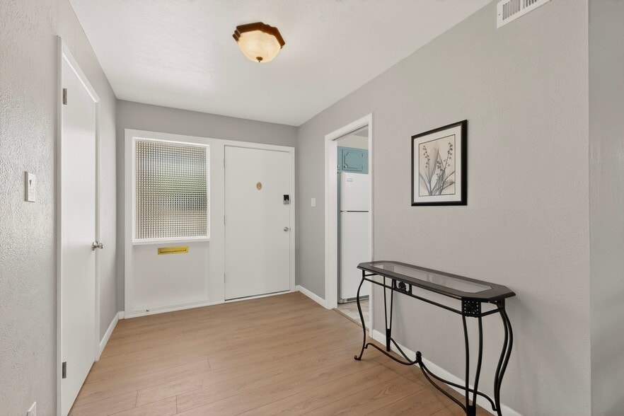 Building Photo - 4707 Marquette Ave NE