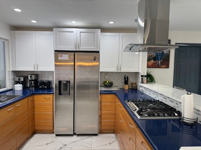 Building Photo - 9151 Sunset Strip
