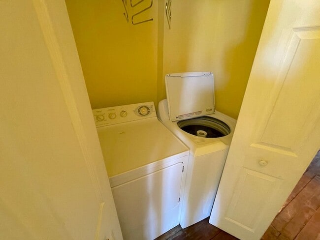 Building Photo - 2 BED | 1 BATH | DOWNTOWN