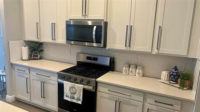Building Photo - 2320 Stratten Dr