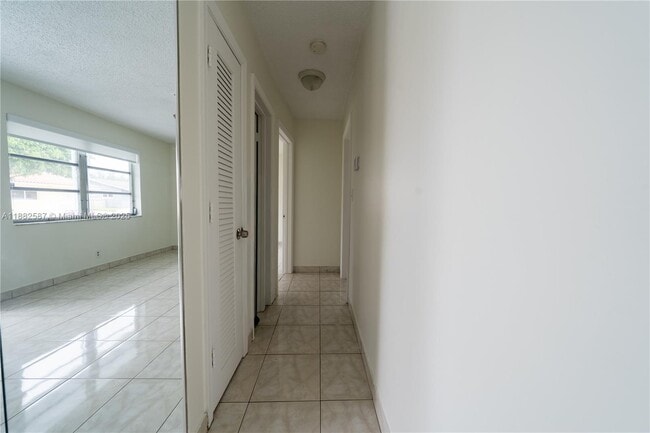 Building Photo - 2702 NW 51st Pl