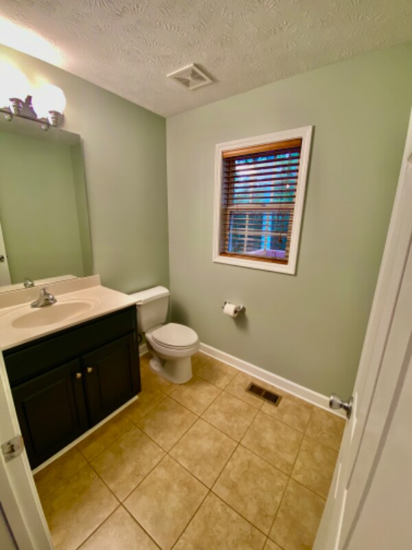 Building Photo - 64 Lakewind Ct