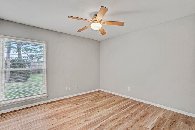 Building Photo - 2 Bed 1.5 bath Condo - Close to UNC!  Beautifully Renovated! $500 off first month's rent!