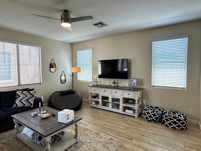Building Photo - HIGHLY DESIRABLE FULLY FURNISHED 3 BEDROOM...