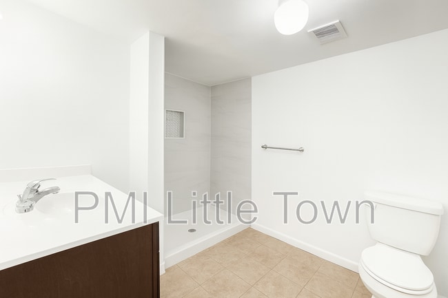 Building Photo - 2969 W Rowland Pl