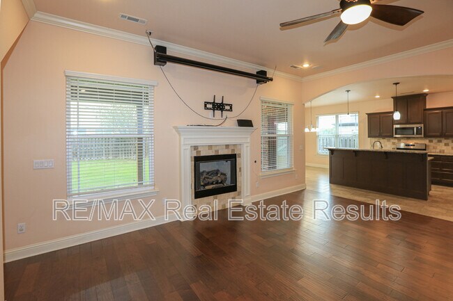 Building Photo - 2202 SW Tupelo Ave