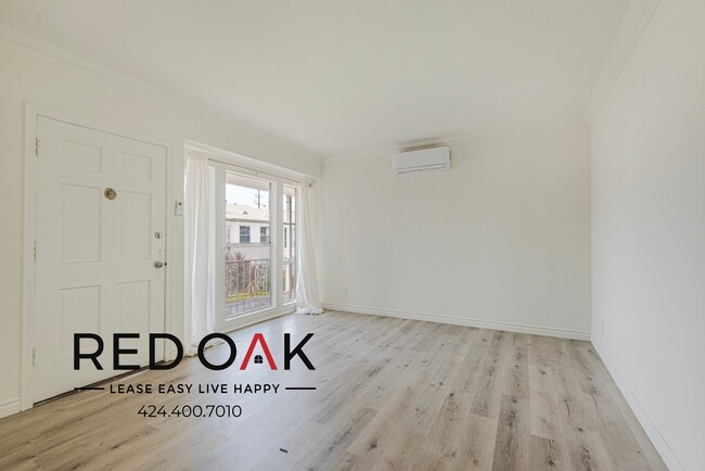 Building Photo - Spacious and Bright One Bedroom Featuring ...