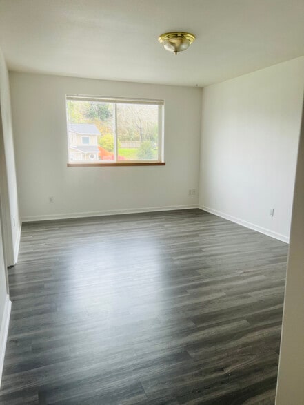 Building Photo - 2112 Hamilton Ave