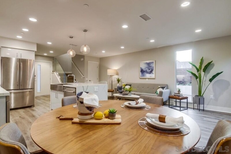 Building Photo - 3030 Jarvis St