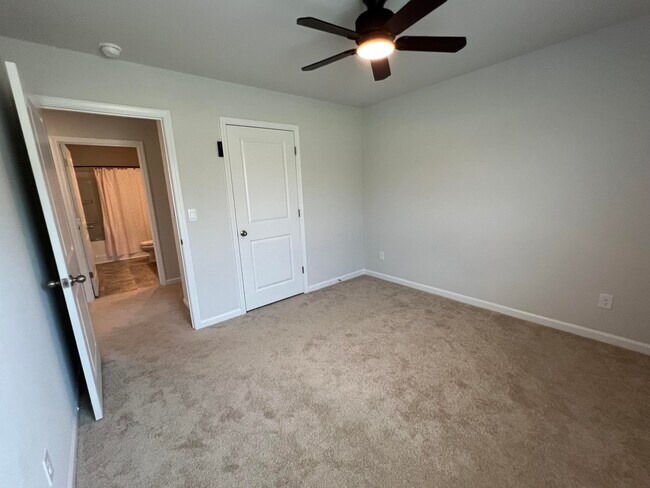 Building Photo - 6120 Beadlow St