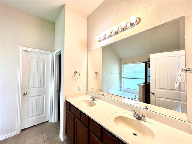 Building Photo - 5201 Pinewood Dr