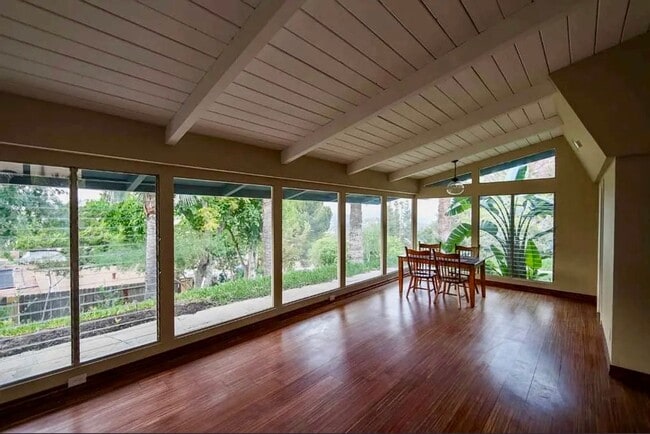 Building Photo - Stunning 3 Bedroom 2 Bathroom Home in La Mesa!