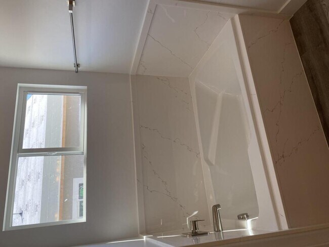 Building Photo - 2104 3125 W