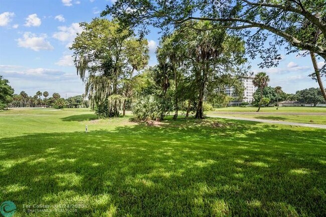 Building Photo - 3930 Oaks Clubhouse Dr
