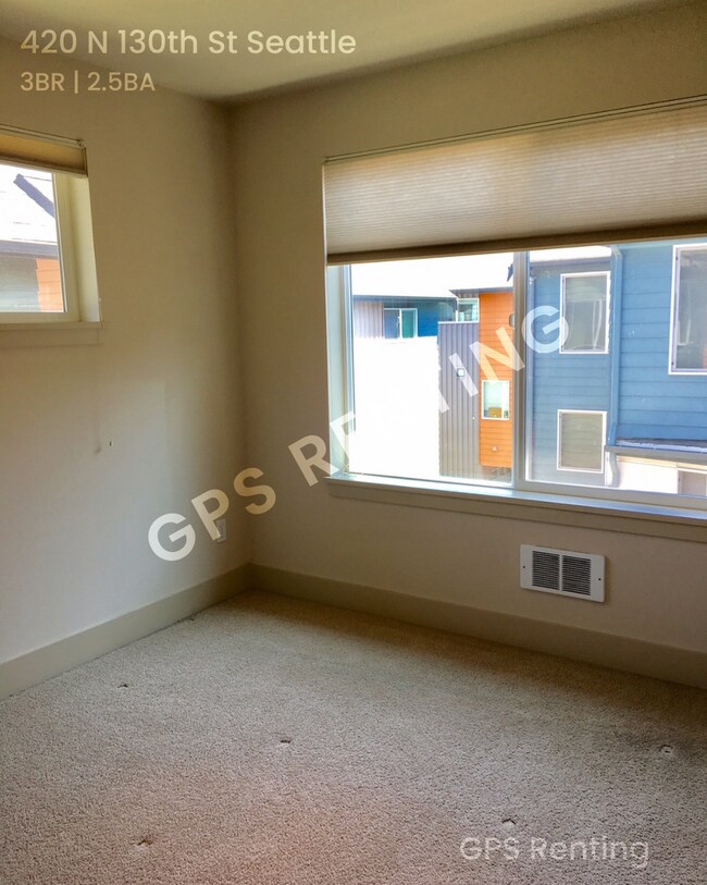 Building Photo - 420 N 130th St