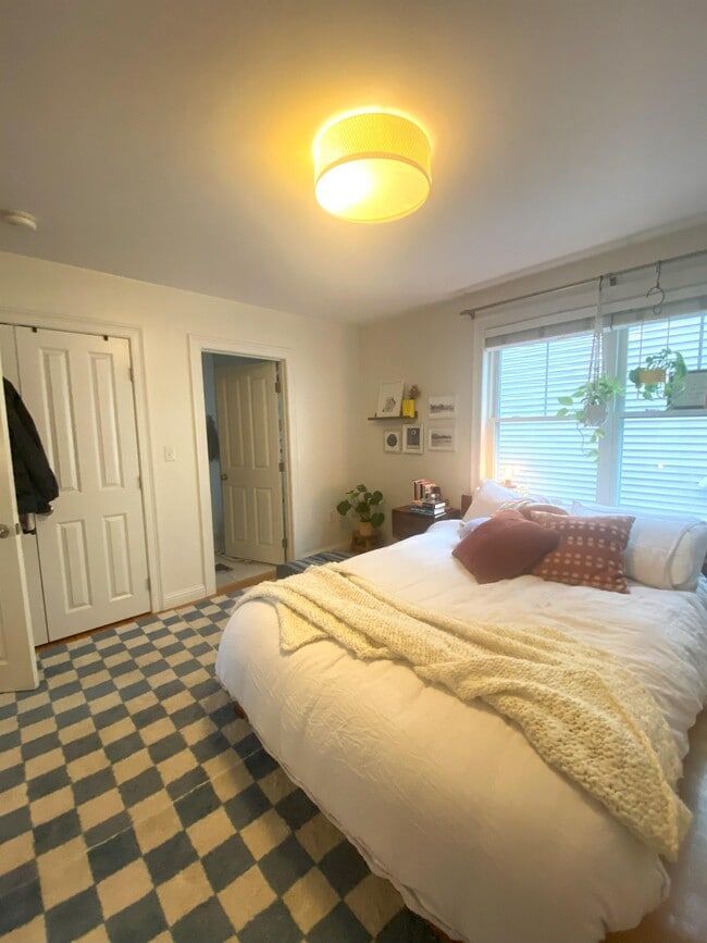 Building Photo - 241 Lamartine St