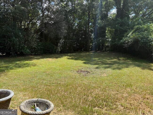 Building Photo - 3155 Oak Dr