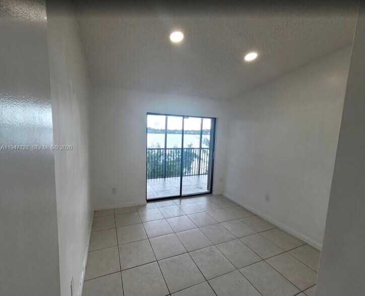 Building Photo - 468 NE 206th Ln