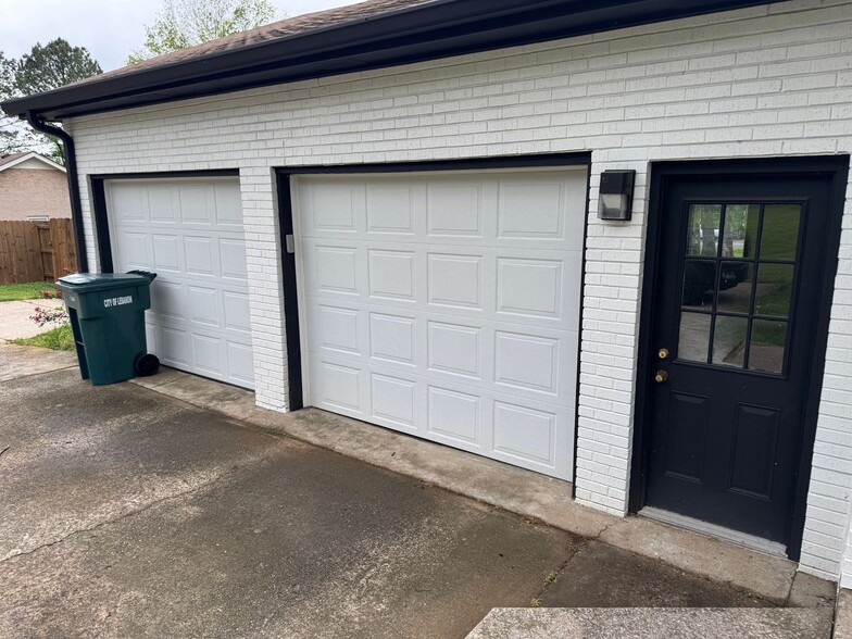 Building Photo - 523 Stonehenge Dr