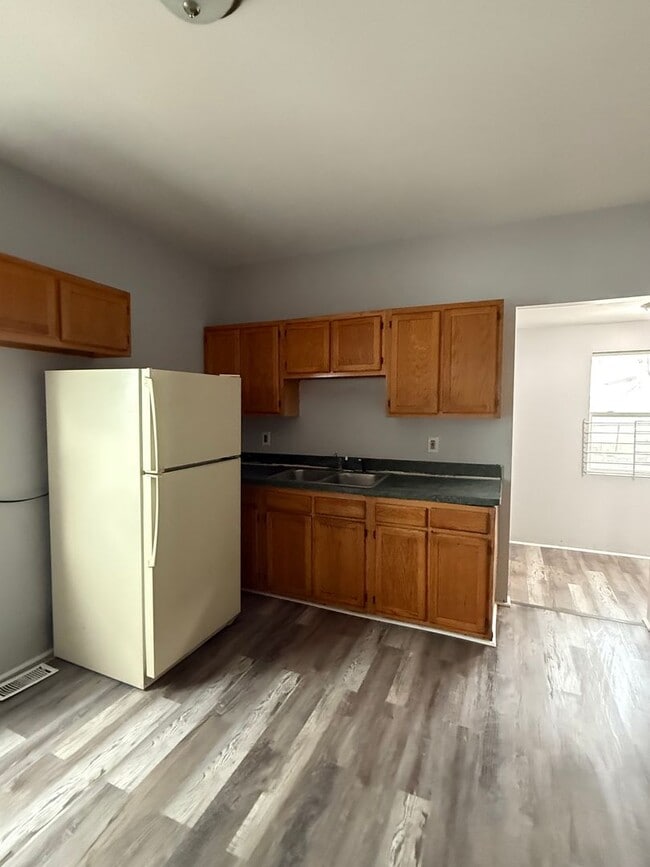 Building Photo - 4bd Single Cash Pay/Section 8