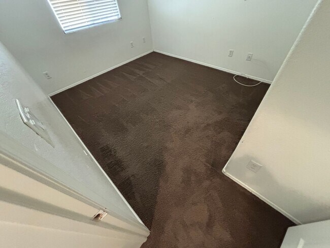 Building Photo - Gorgeous 3bed/1bath home!