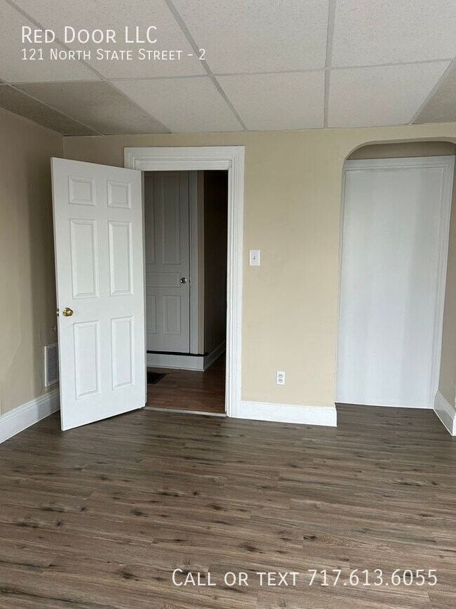 Building Photo - 121 N State St